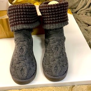 Authentic UGG Leland gray knit fold over boots size 10